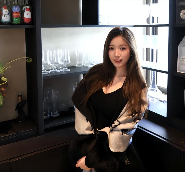 姜伟泽和女友近照，小角色逆袭，年薪275万，女友是性感美女|吉林队|中国男篮|nba|吉林市|吉林省_新浪体育_新浪新闻