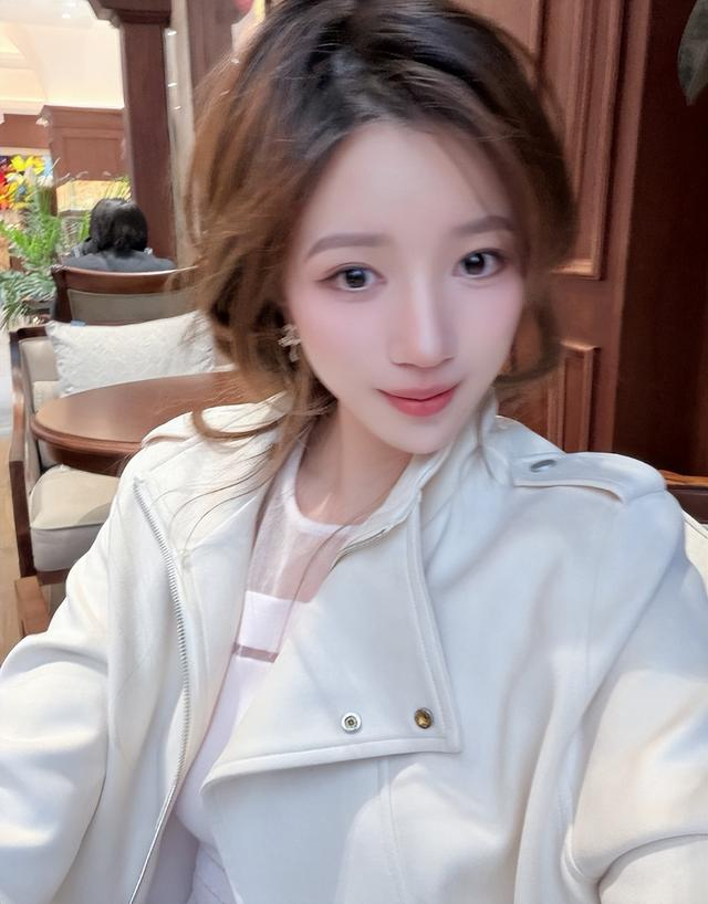 姜伟泽和女友近照，小角色逆袭，年薪275万，女友是性感美女|吉林队|中国男篮|nba|吉林市|吉林省_新浪体育_新浪新闻